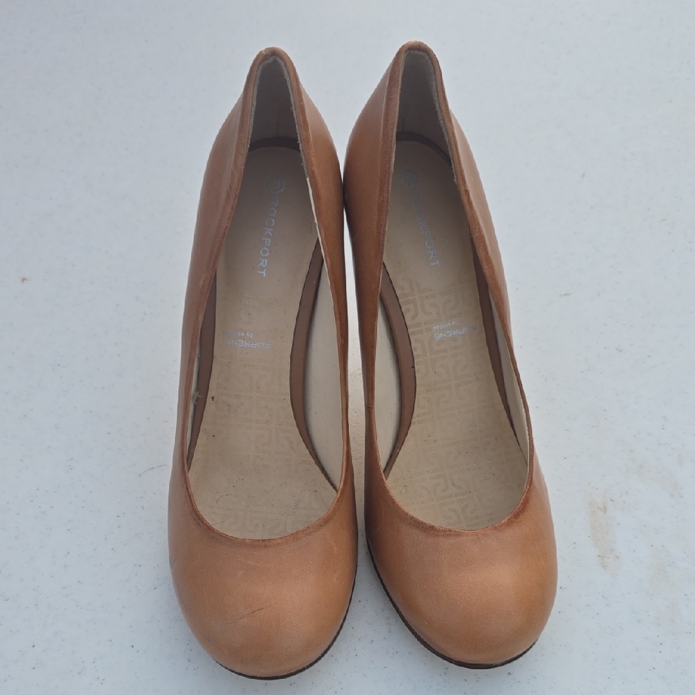 Rockport Tan Heels Classic Minimalist Design